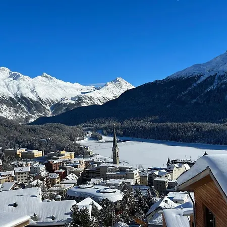 Fantastic Panorama Flat In Lägenhet St. Moritz